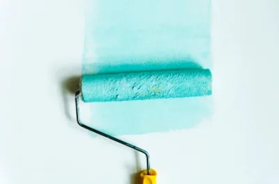Peinture intérieure à Travaillan — murs, plafonds et boiseries
